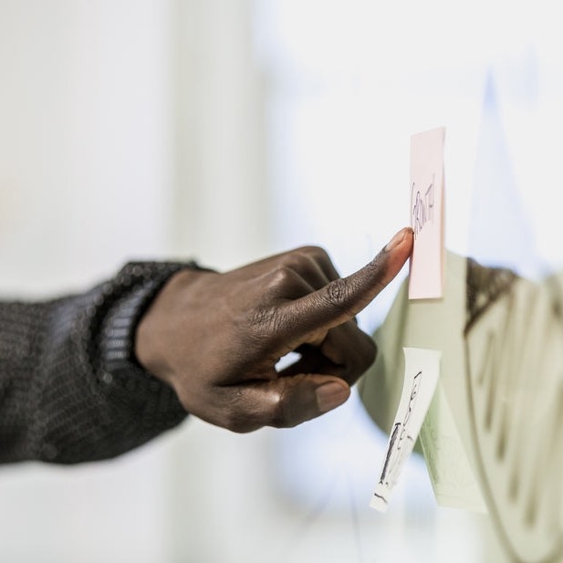 M-M-pointing-at-postit